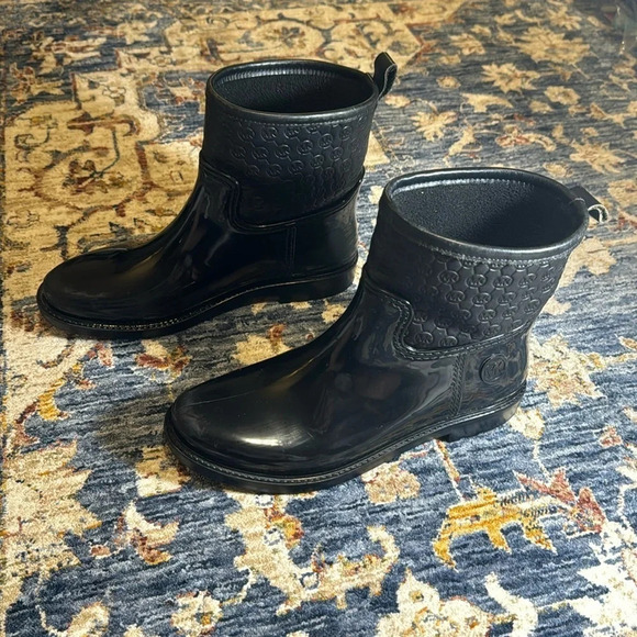 MK Michael Kors Designer Women Blakely Logo Embossed Ankle Rain Boot Shoes Blk 7 - Picture 5 of 15